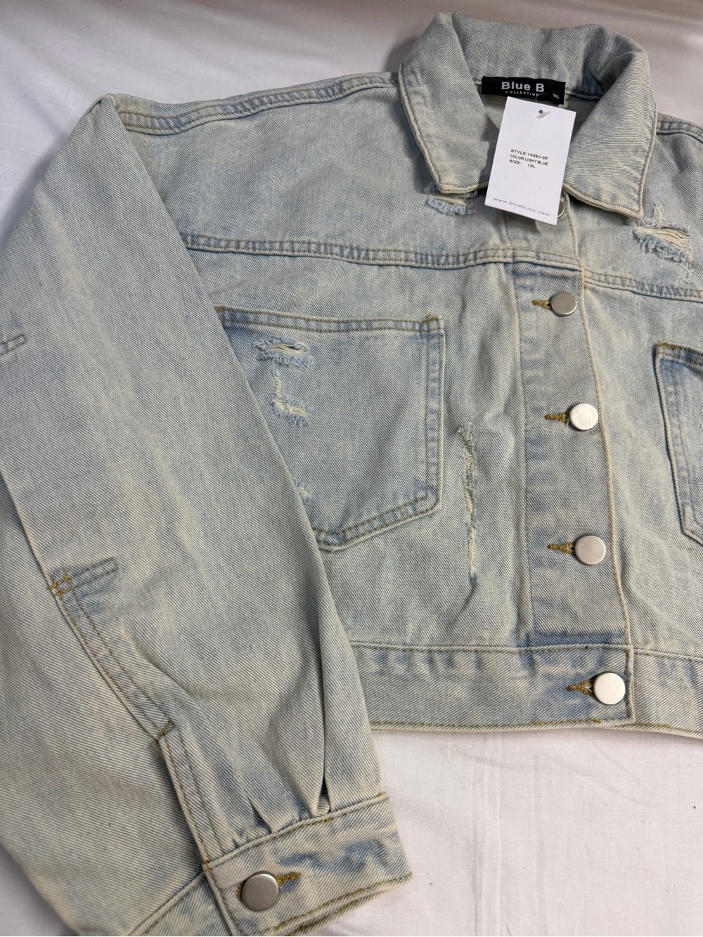 Women's Light Wash Cropped Denim Jacket - Light Blue - Picture 5 of 10